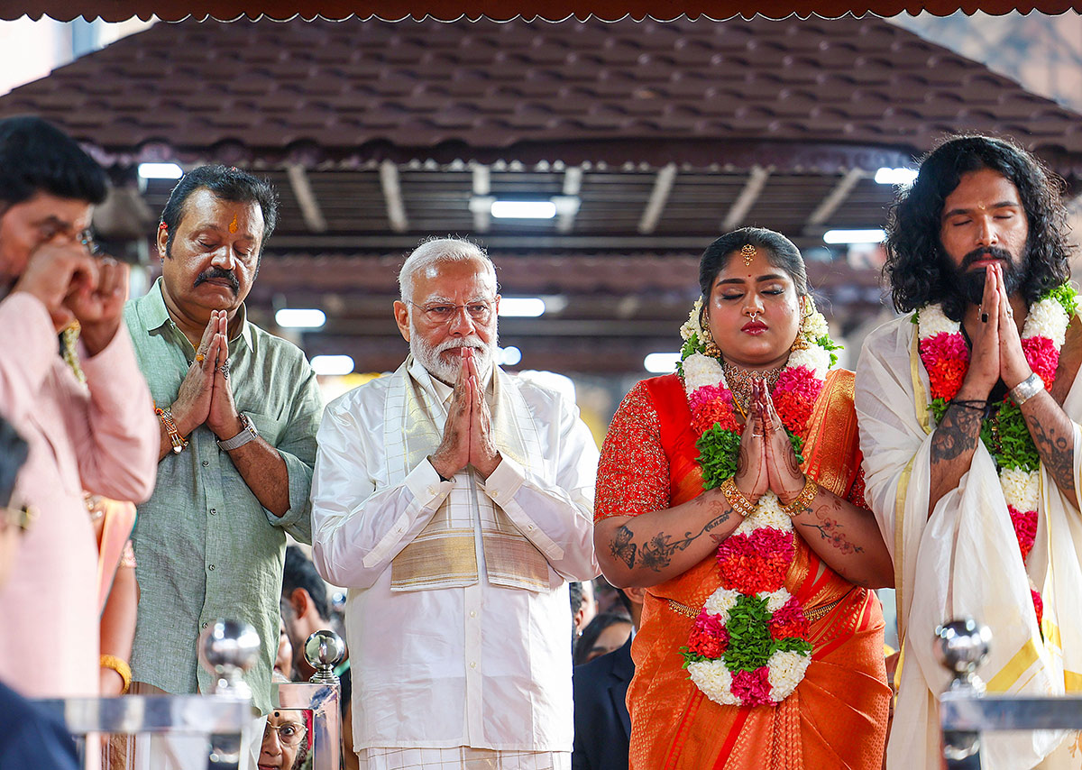 Narendra Modi attends the wedding ceremony of actor Suresh Gopi daughter  - Sakshi5