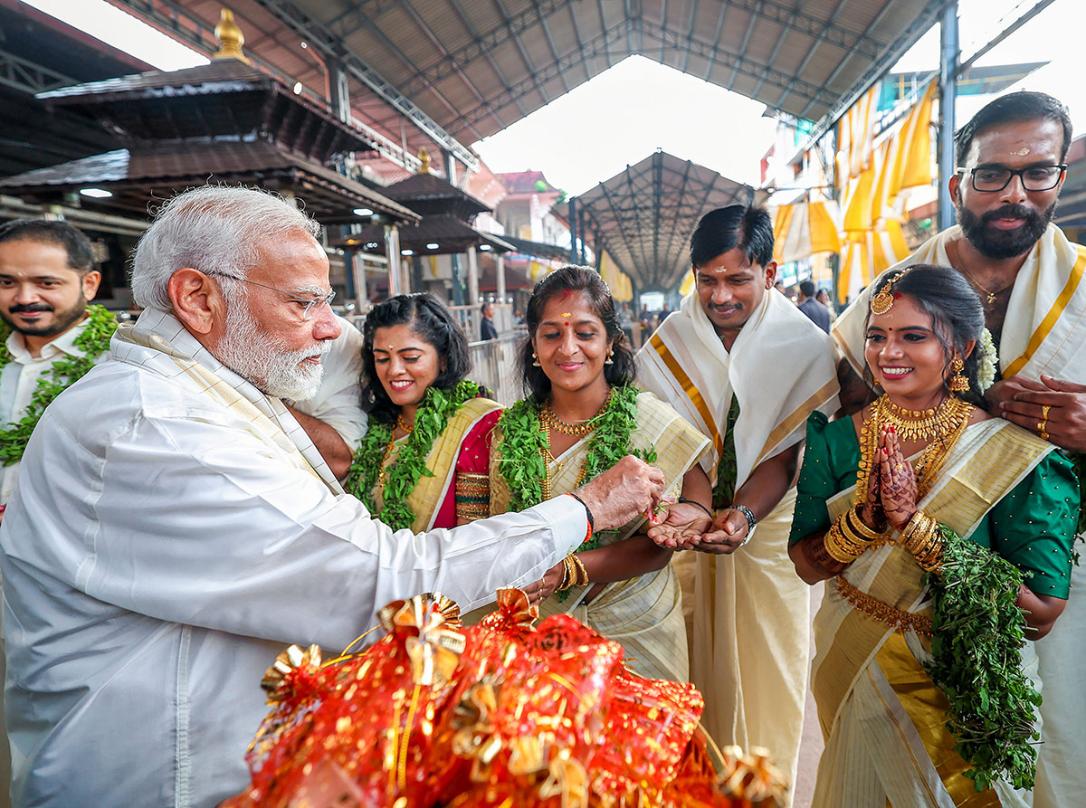 Narendra Modi attends the wedding ceremony of actor Suresh Gopi daughter  - Sakshi6