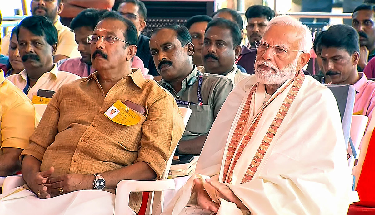 Narendra Modi attends the wedding ceremony of actor Suresh Gopi daughter  - Sakshi7