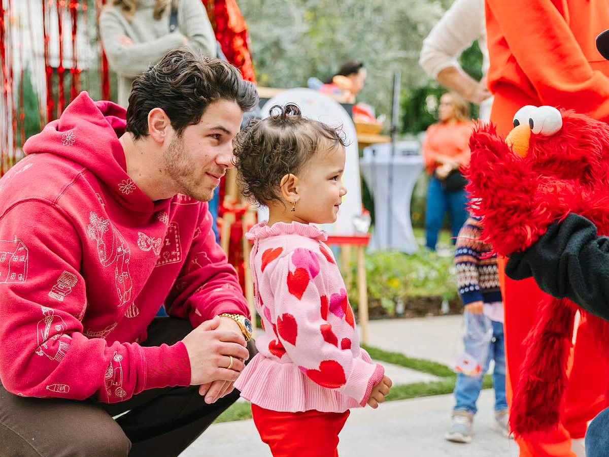 Priyanka Chopra Nick Jonas host Elmo themed bash for daughter Maltis birthday Photos - Sakshi5