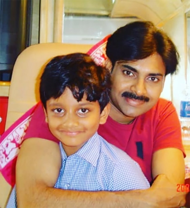 hero teja sajja childhood pics - Sakshi3