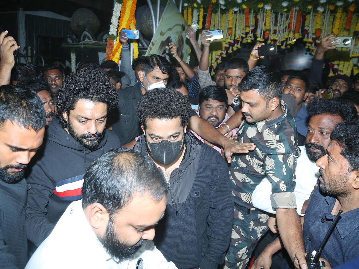 Balakrishna Furious Over NTR Flexi At NTR Ghat - Sakshi10