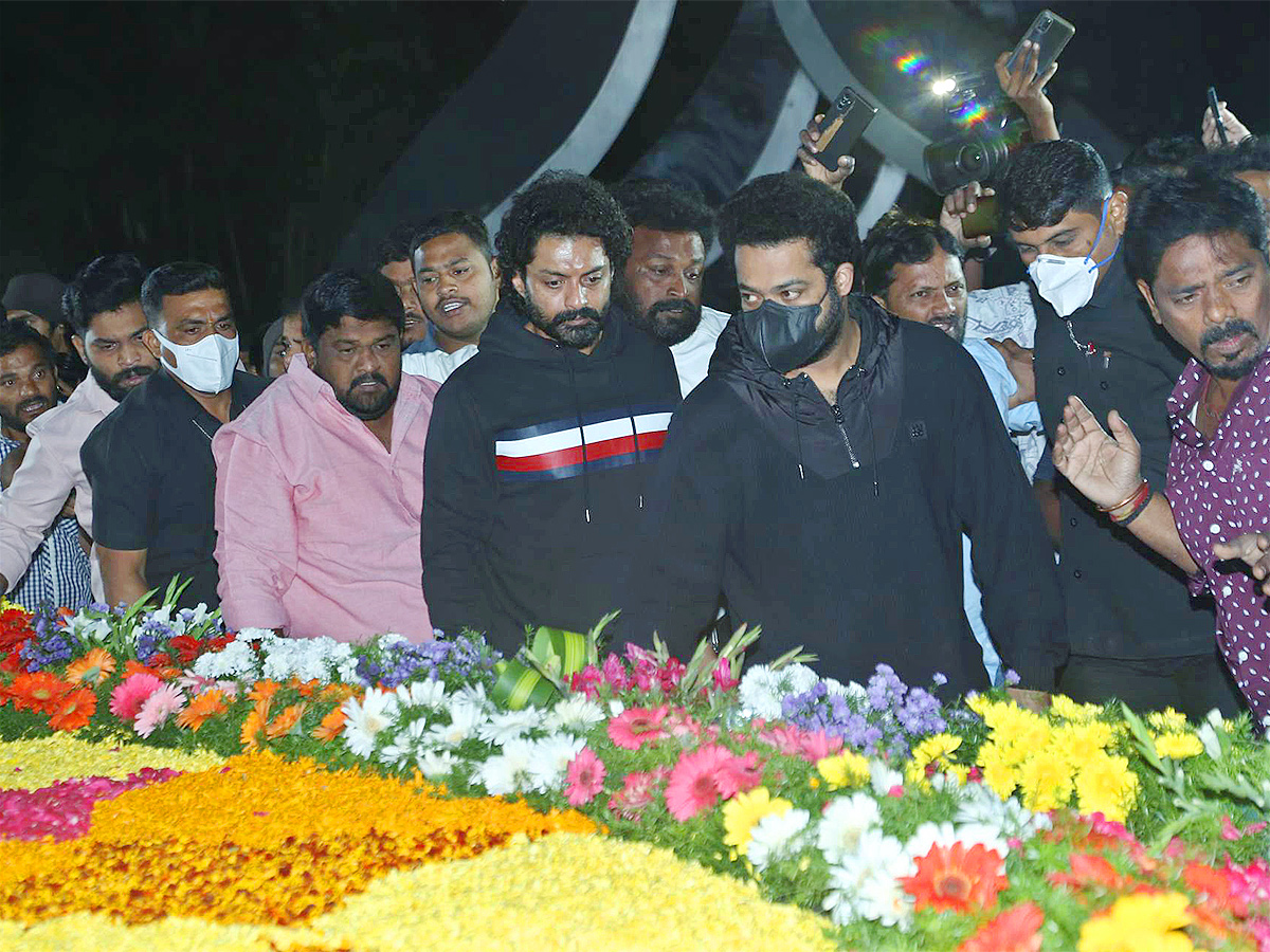 Balakrishna Furious Over NTR Flexi At NTR Ghat - Sakshi11