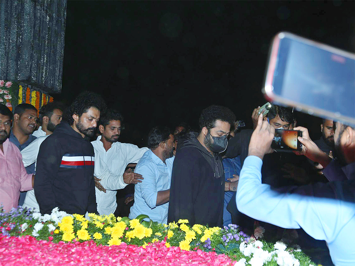 Balakrishna Furious Over NTR Flexi At NTR Ghat - Sakshi13