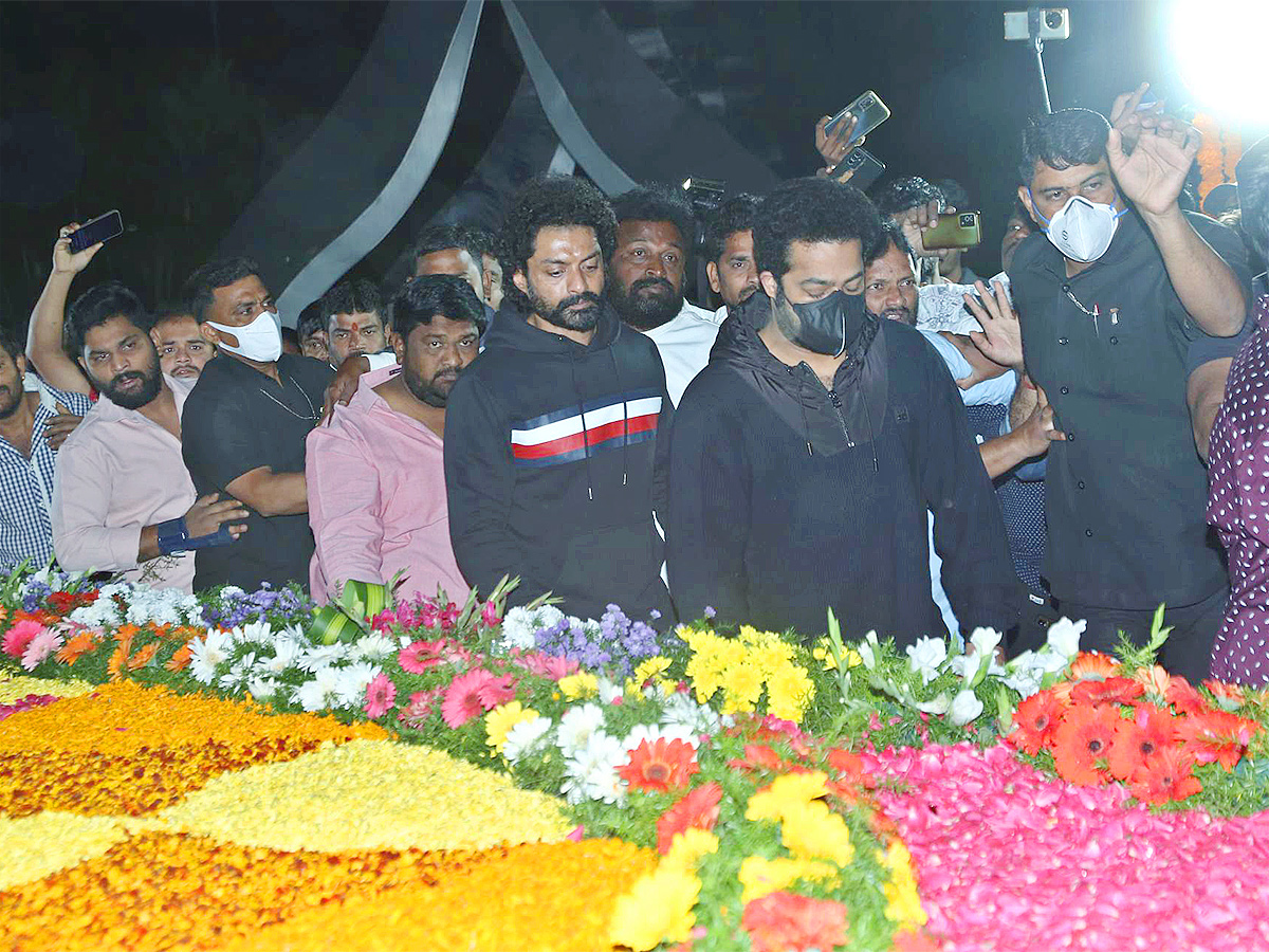 Balakrishna Furious Over NTR Flexi At NTR Ghat - Sakshi16