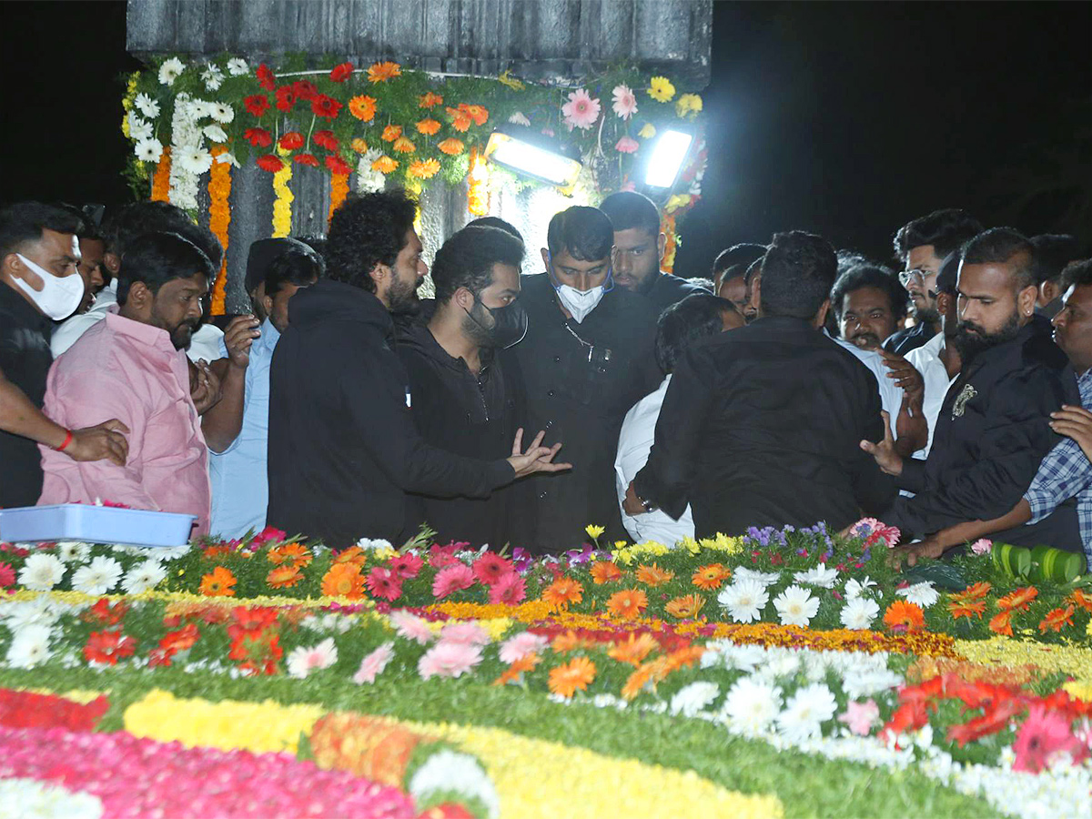 Balakrishna Furious Over NTR Flexi At NTR Ghat - Sakshi17