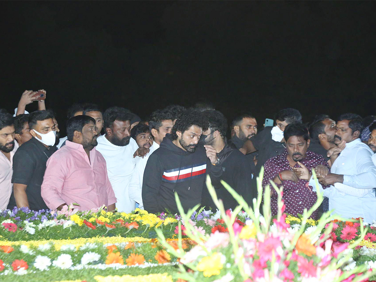 Balakrishna Furious Over NTR Flexi At NTR Ghat - Sakshi18