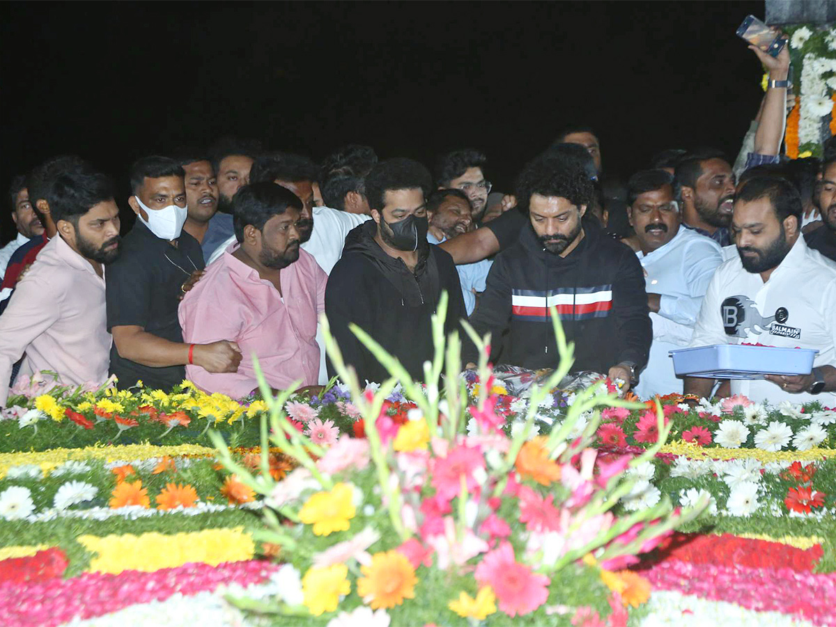 Balakrishna Furious Over NTR Flexi At NTR Ghat - Sakshi2