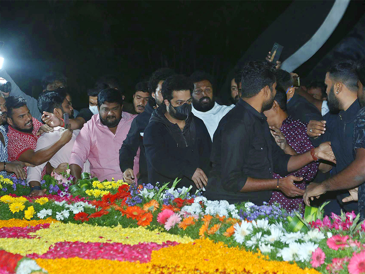 Balakrishna Furious Over NTR Flexi At NTR Ghat - Sakshi20