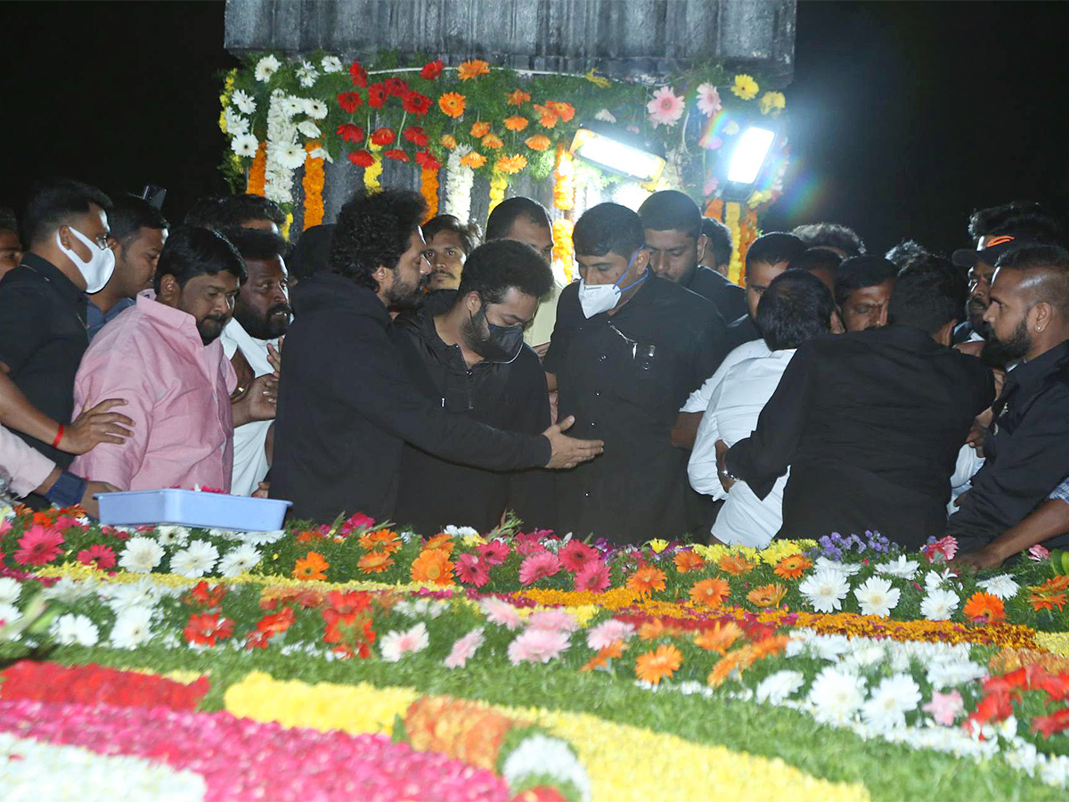 Balakrishna Furious Over NTR Flexi At NTR Ghat - Sakshi25