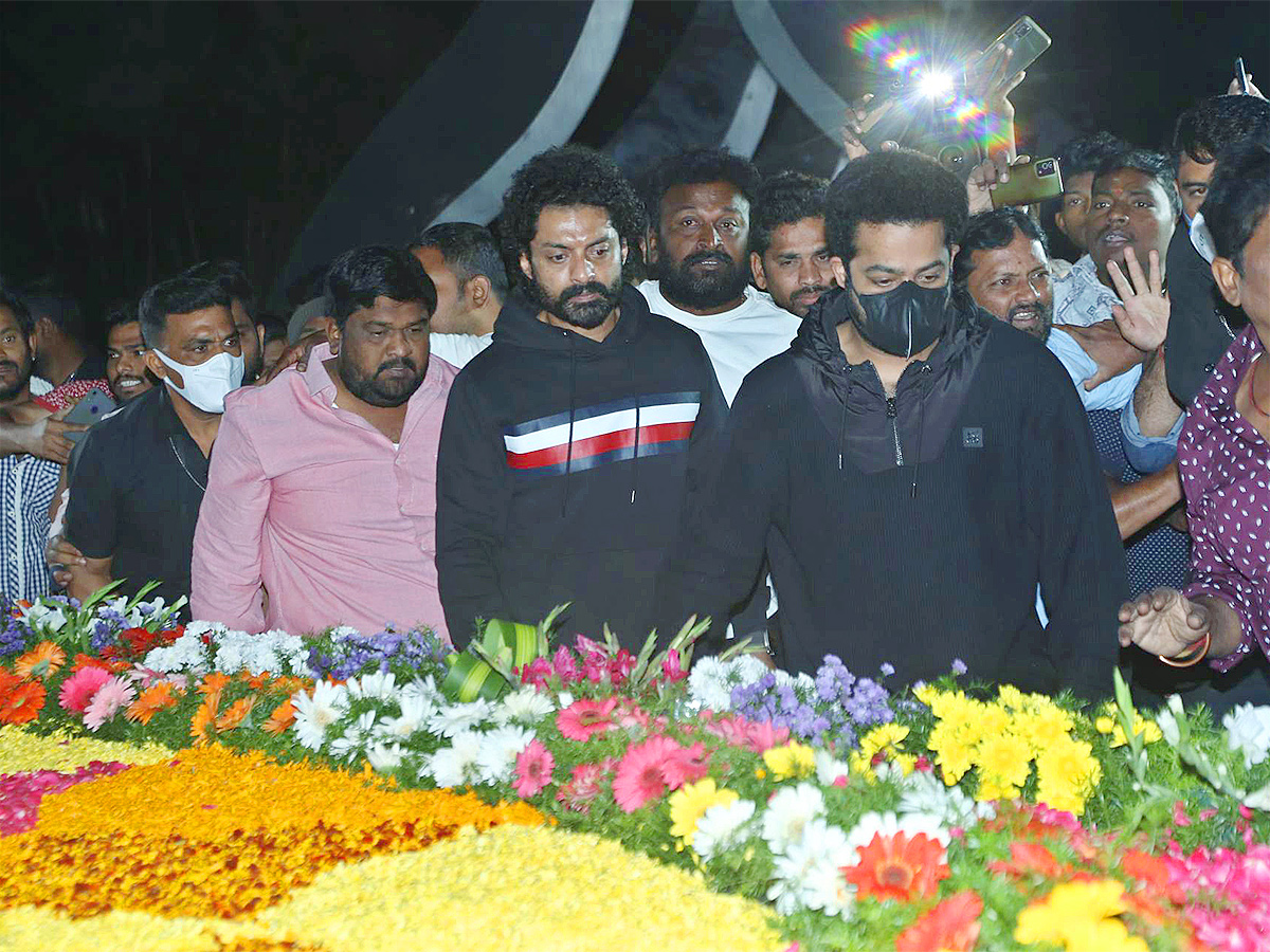 Balakrishna Furious Over NTR Flexi At NTR Ghat - Sakshi28