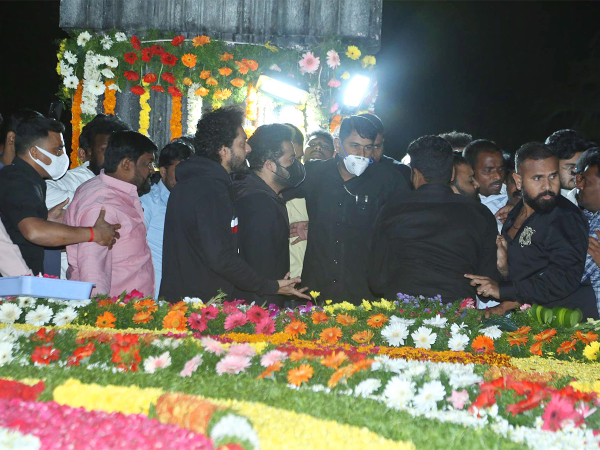 Balakrishna Furious Over NTR Flexi At NTR Ghat - Sakshi3