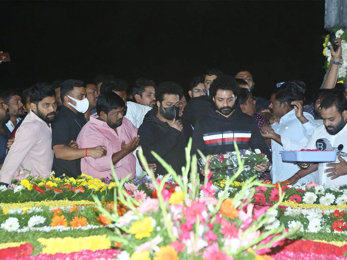 Balakrishna Furious Over NTR Flexi At NTR Ghat - Sakshi29