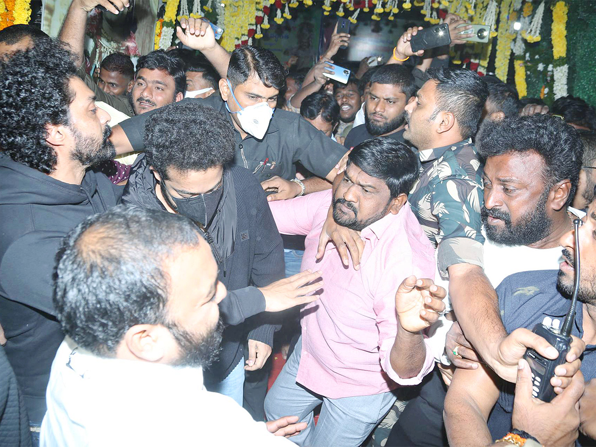 Balakrishna Furious Over NTR Flexi At NTR Ghat - Sakshi30