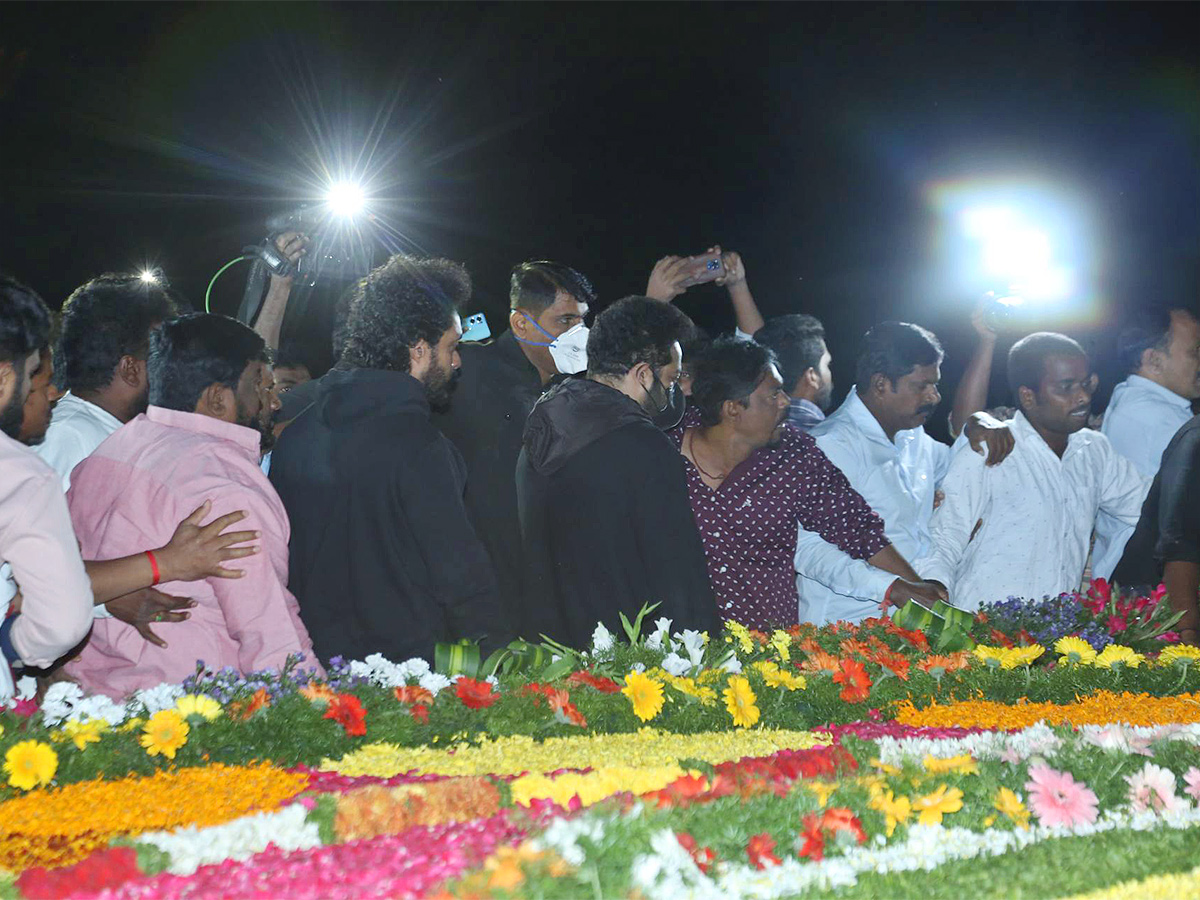 Balakrishna Furious Over NTR Flexi At NTR Ghat - Sakshi32