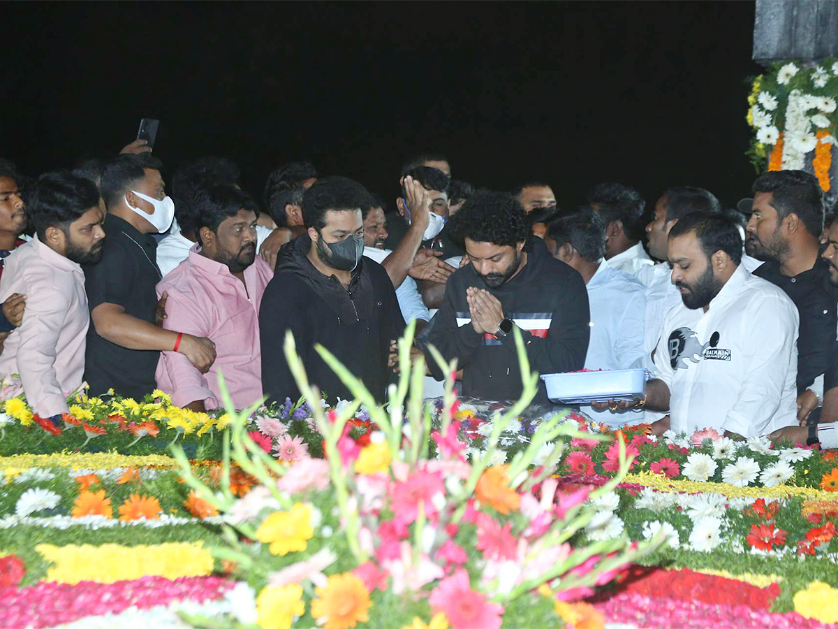 Balakrishna Furious Over NTR Flexi At NTR Ghat - Sakshi35