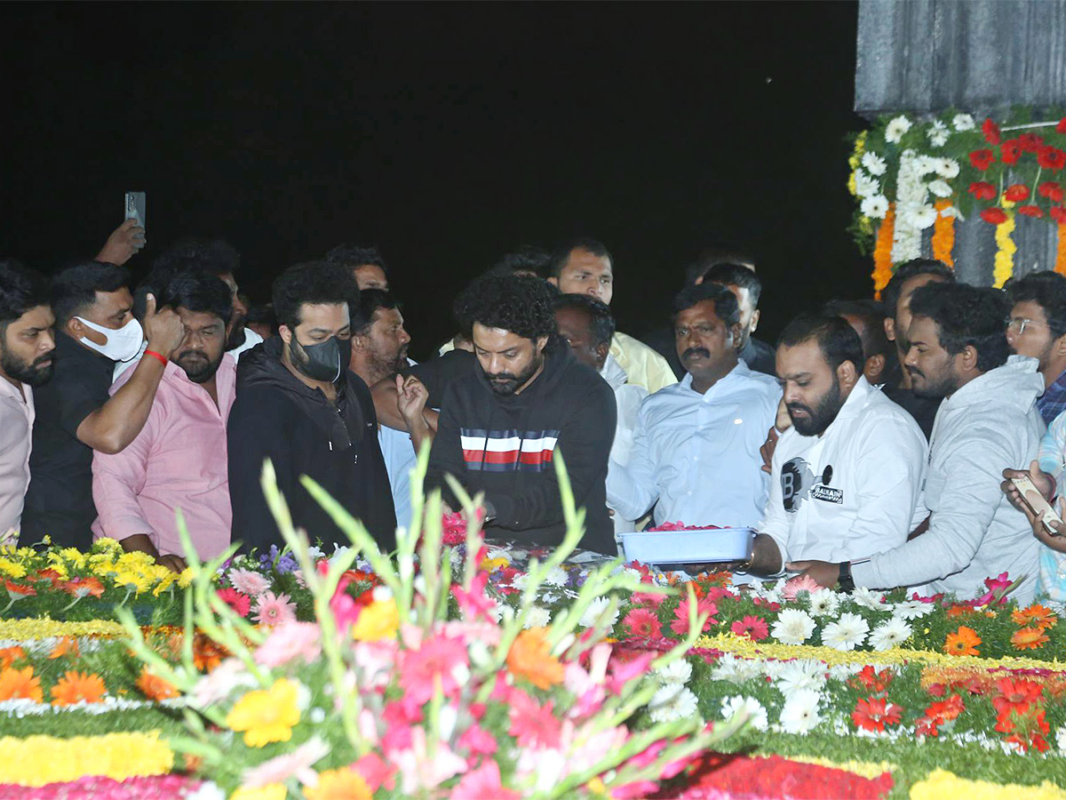 Balakrishna Furious Over NTR Flexi At NTR Ghat - Sakshi36