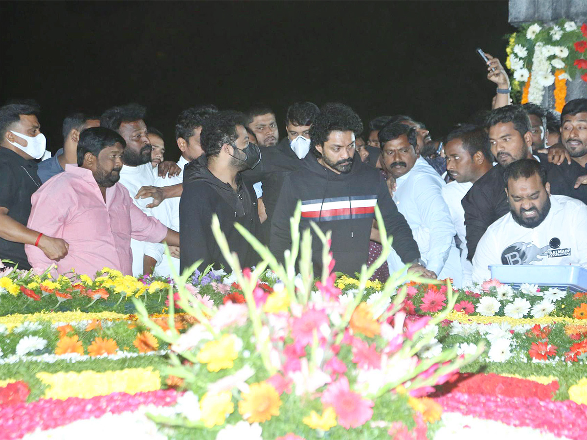 Balakrishna Furious Over NTR Flexi At NTR Ghat - Sakshi8