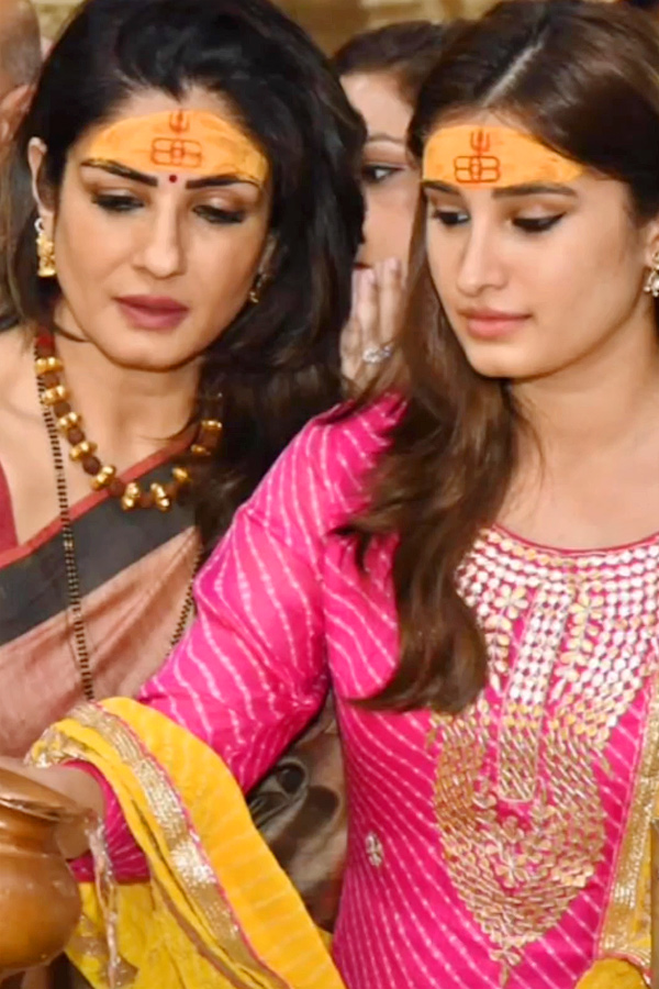 Raveena Tandon Visits Somnath Jyotirling Temple With Daughter Rasha Photos - Sakshi6