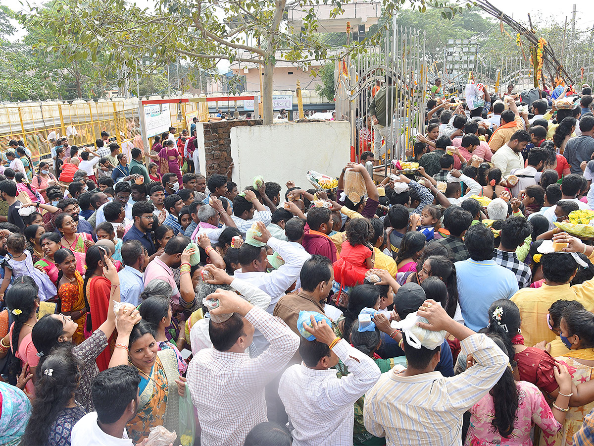 medaram Sammakka Saralamma jatara 2024 photo - Sakshi2