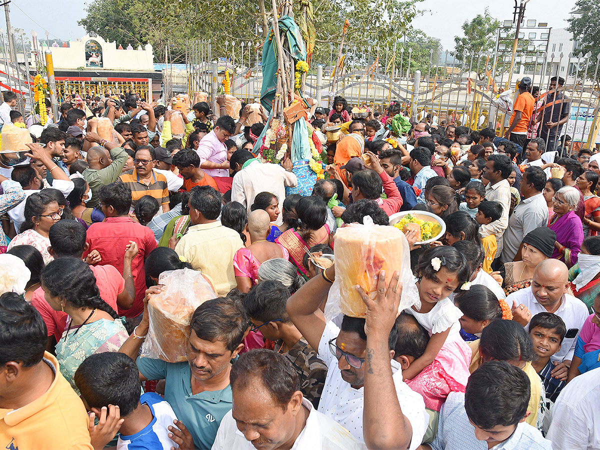 medaram Sammakka Saralamma jatara 2024 photo - Sakshi30