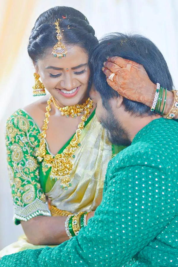 Actress keerthi bhat and husband Vijay Karthik Photos - Sakshi11