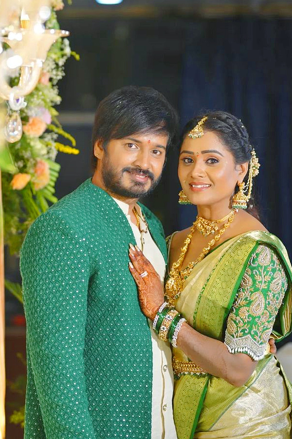 Actress keerthi bhat and husband Vijay Karthik Photos - Sakshi13