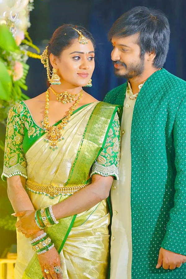 Actress keerthi bhat and husband Vijay Karthik Photos - Sakshi8