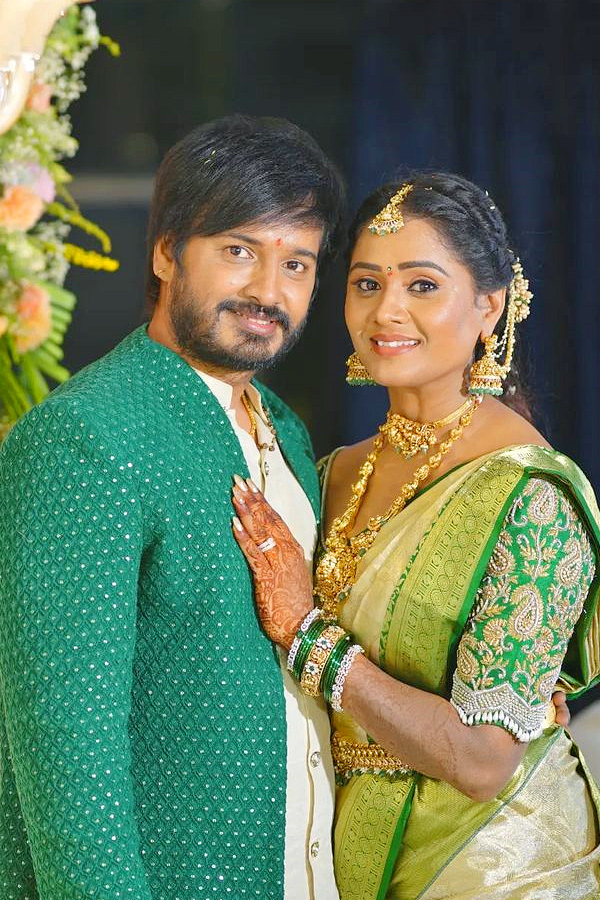 Actress keerthi bhat and husband Vijay Karthik Photos - Sakshi9