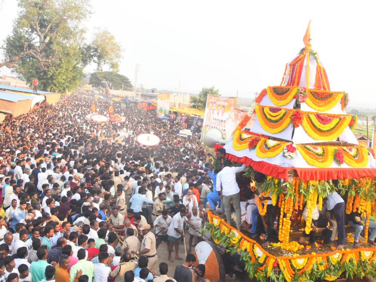 Lakshmi Narasimha Swamy Rathotsavam in mahabubnagar - Sakshi1