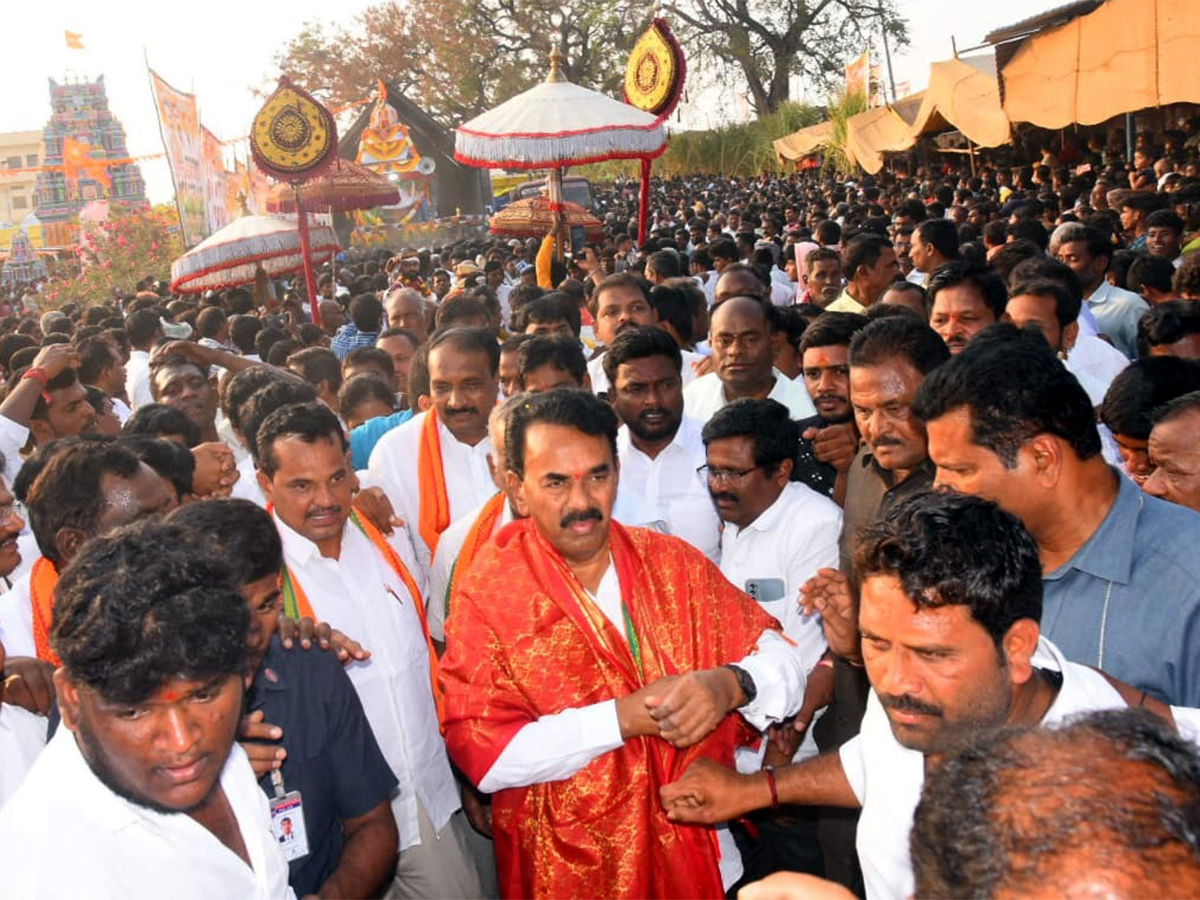 Lakshmi Narasimha Swamy Rathotsavam in mahabubnagar - Sakshi10