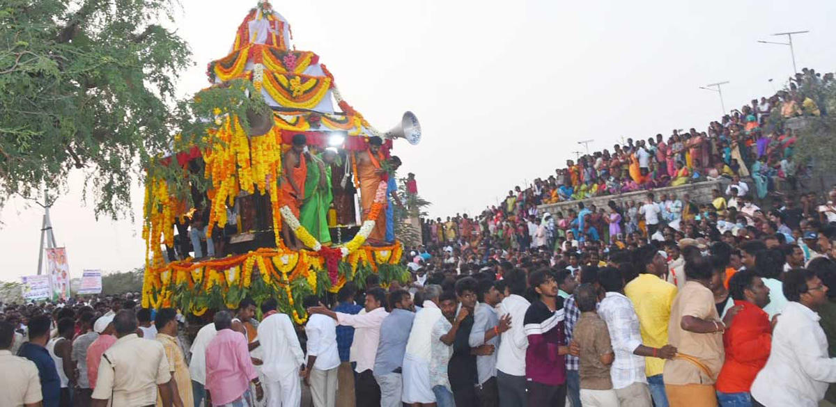 Lakshmi Narasimha Swamy Rathotsavam in mahabubnagar - Sakshi13