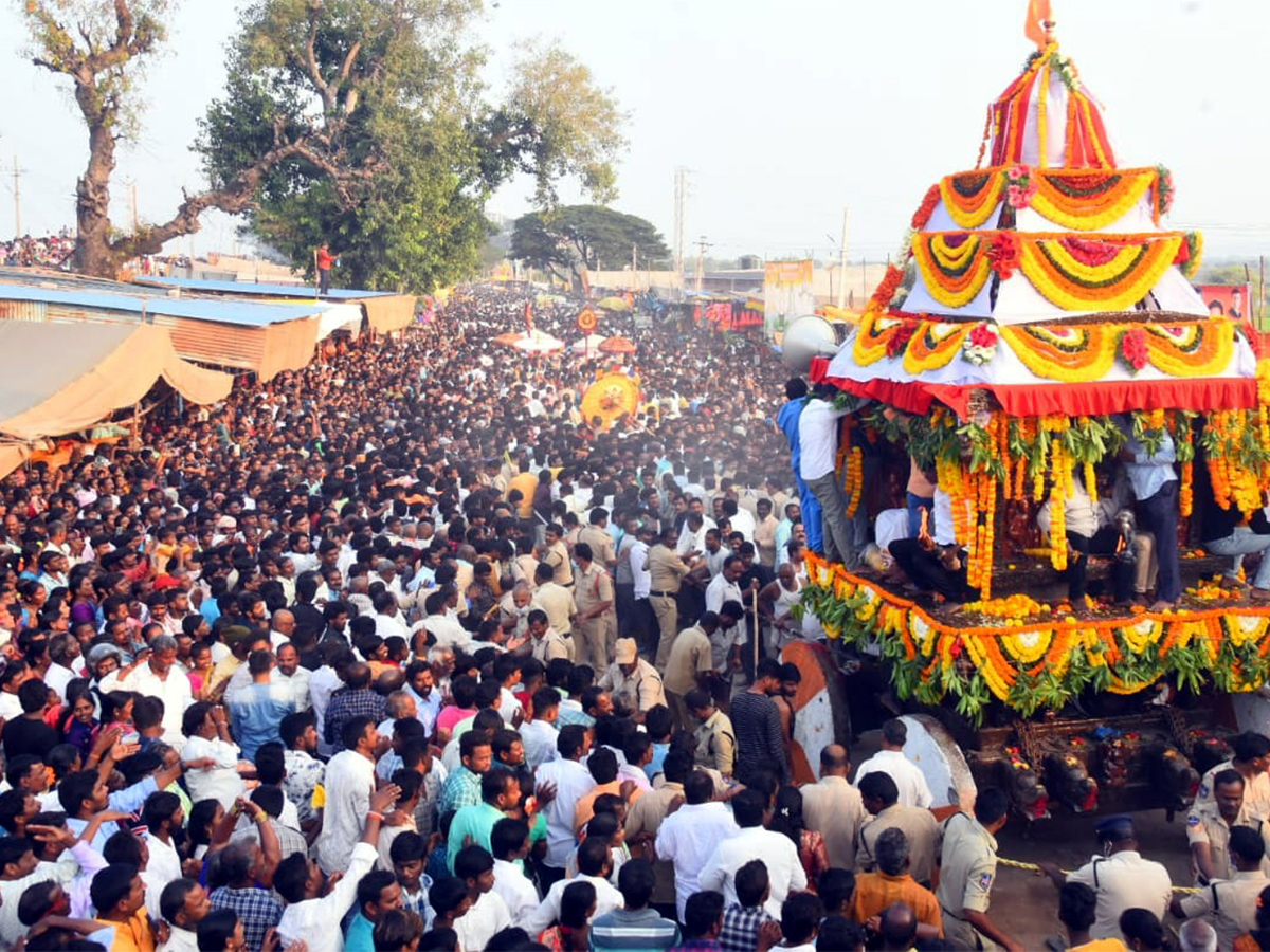 Lakshmi Narasimha Swamy Rathotsavam in mahabubnagar - Sakshi14