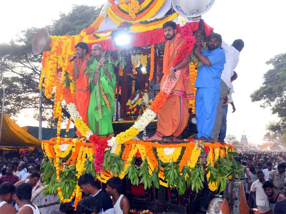 Lakshmi Narasimha Swamy Rathotsavam in mahabubnagar - Sakshi2