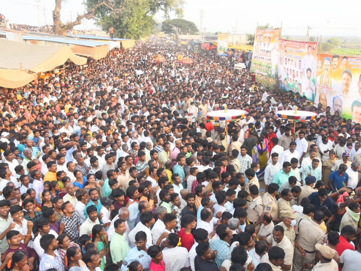 Lakshmi Narasimha Swamy Rathotsavam in mahabubnagar - Sakshi3