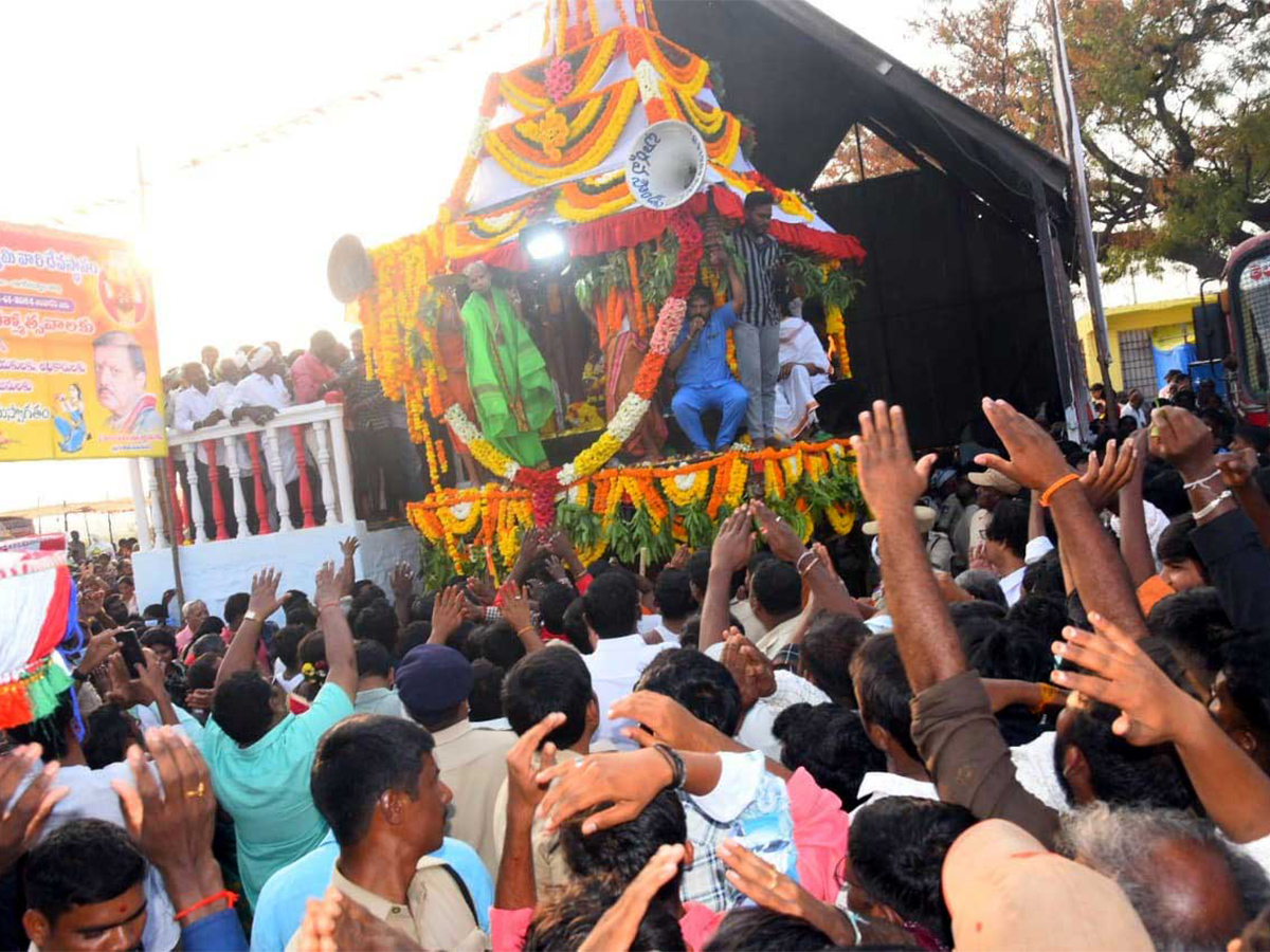 Lakshmi Narasimha Swamy Rathotsavam in mahabubnagar - Sakshi4