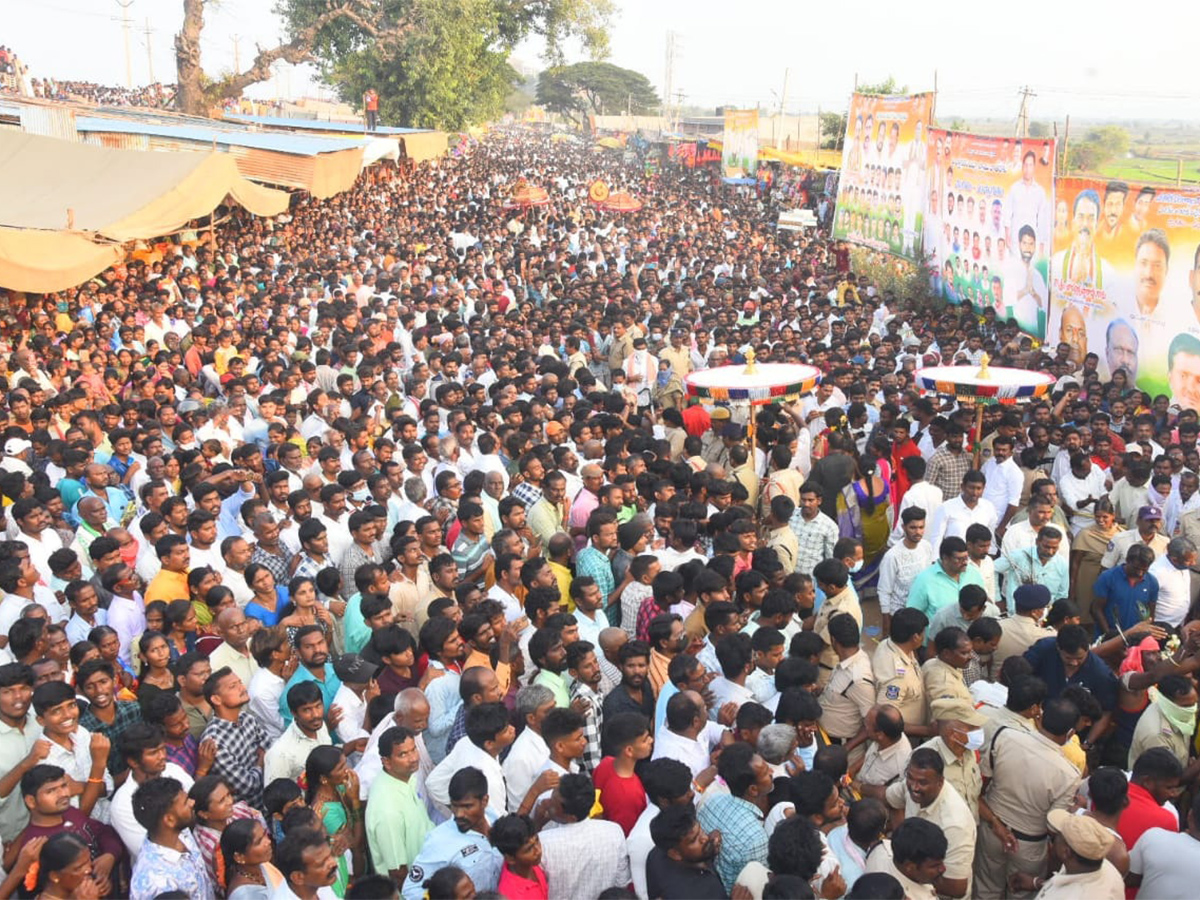 Lakshmi Narasimha Swamy Rathotsavam in mahabubnagar - Sakshi7