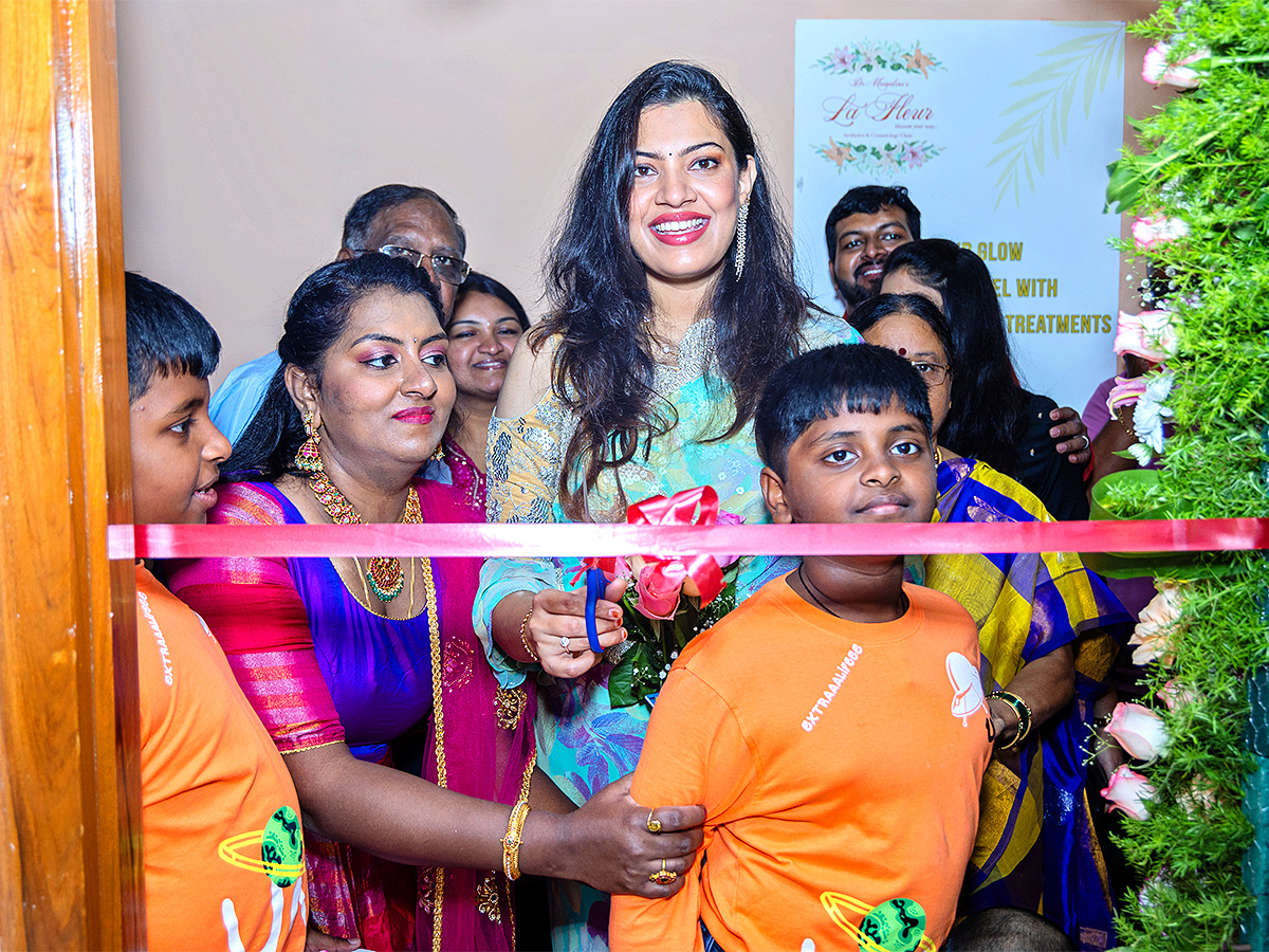 Singer Geetha Madhuri open store - Sakshi1