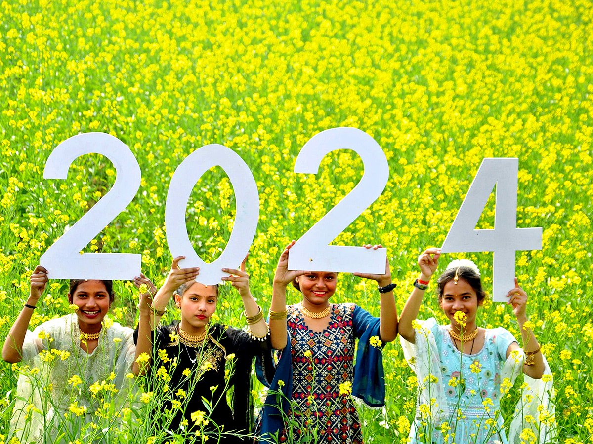 People Celebrated New Year 2024 In Their Unique Way - Sakshi8