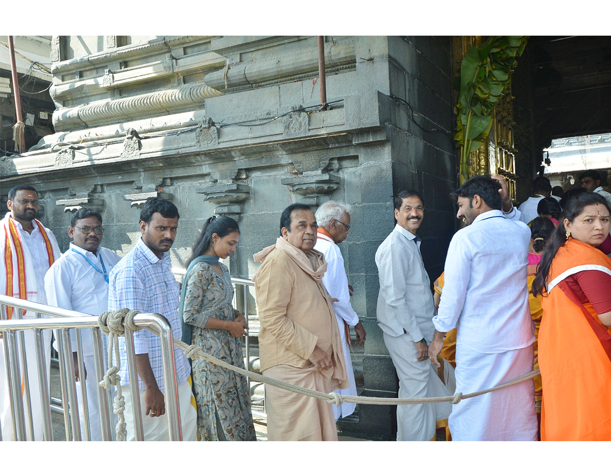 Brahmanandam,Suma And Singer Sunitha Visits Tirumala Photos - Sakshi2