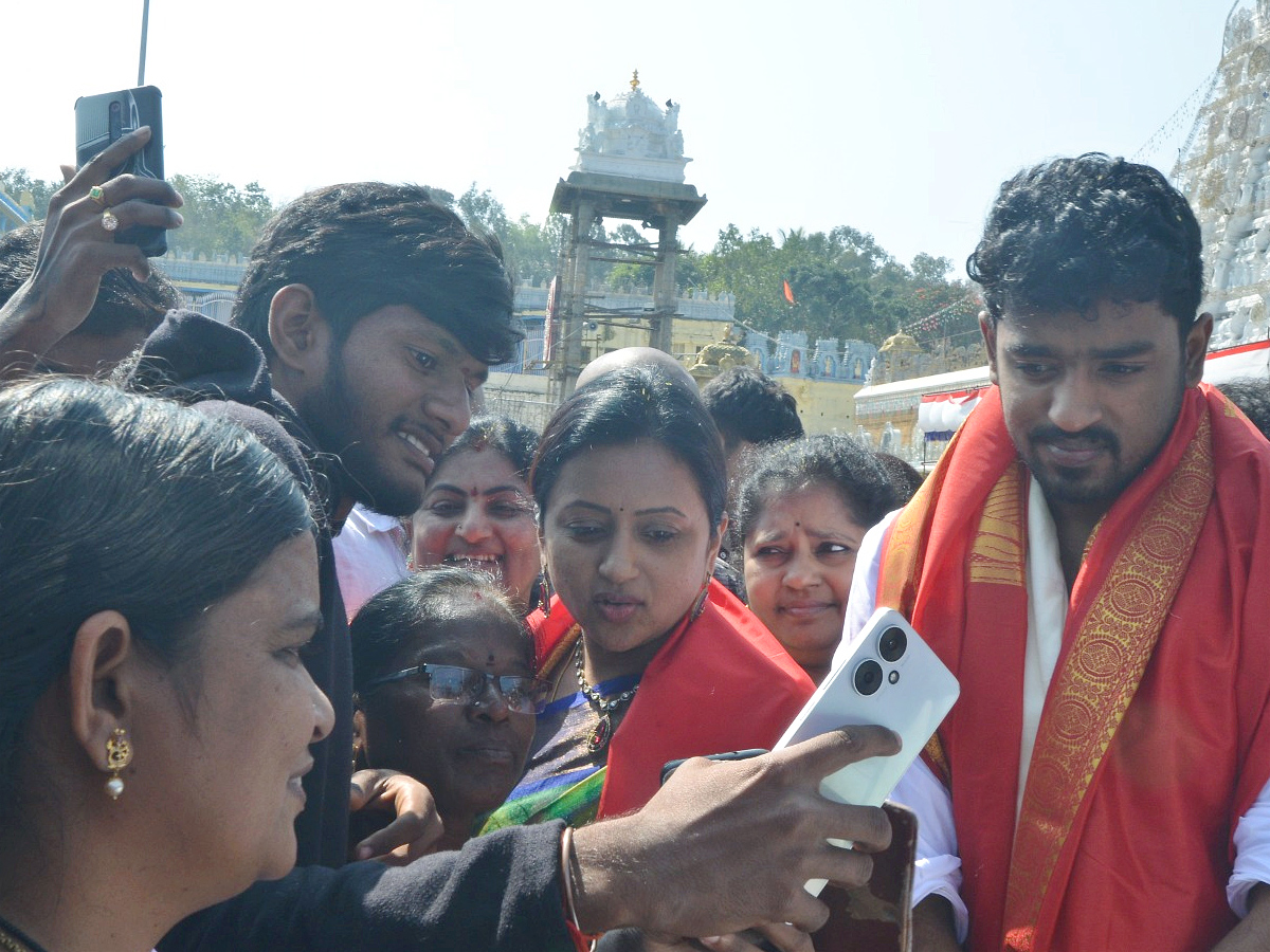 Brahmanandam,Suma And Singer Sunitha Visits Tirumala Photos - Sakshi11