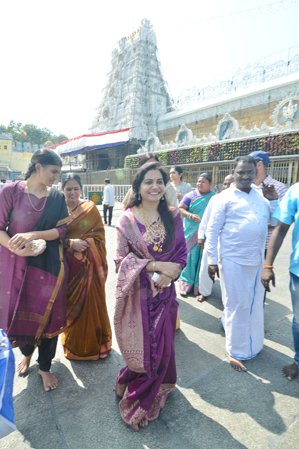 Brahmanandam,Suma And Singer Sunitha Visits Tirumala Photos - Sakshi25