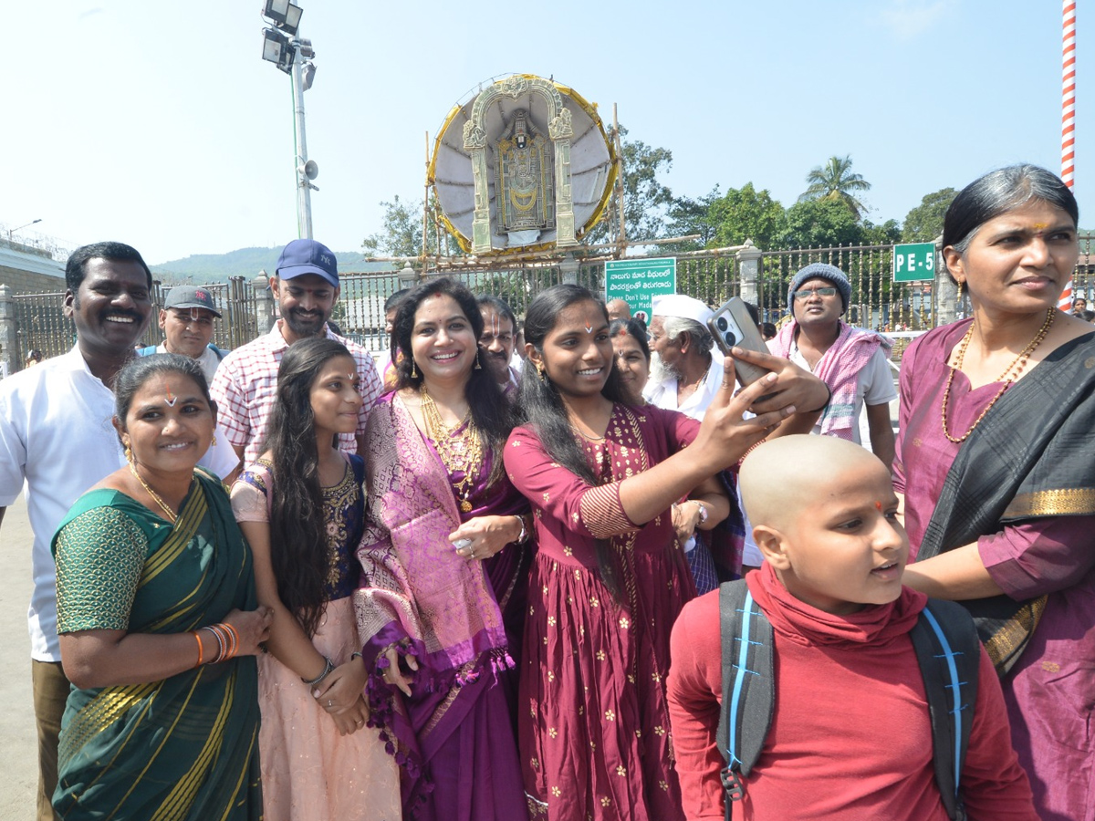 Brahmanandam,Suma And Singer Sunitha Visits Tirumala Photos - Sakshi31