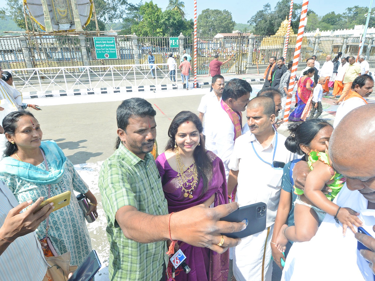 Brahmanandam,Suma And Singer Sunitha Visits Tirumala Photos - Sakshi32