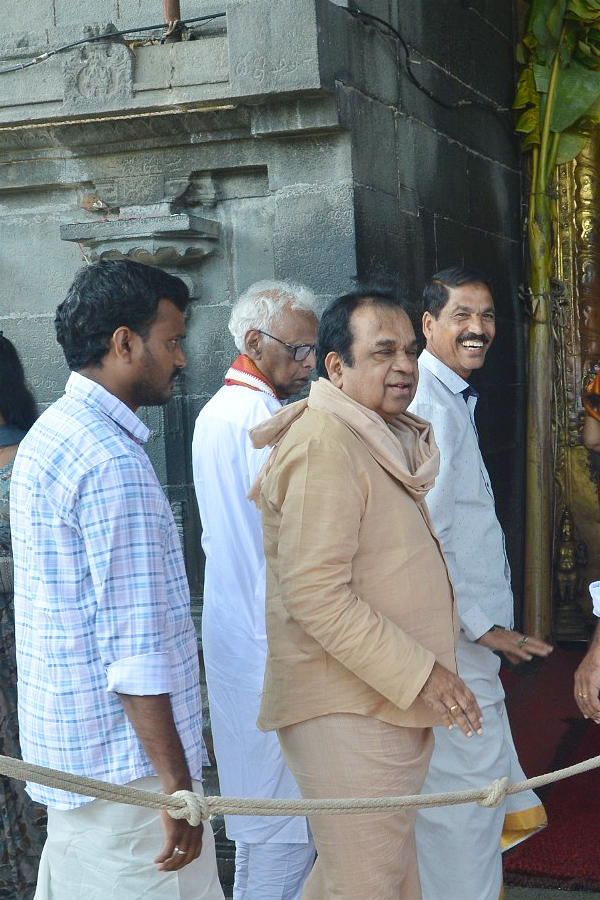 Brahmanandam,Suma And Singer Sunitha Visits Tirumala Photos - Sakshi5