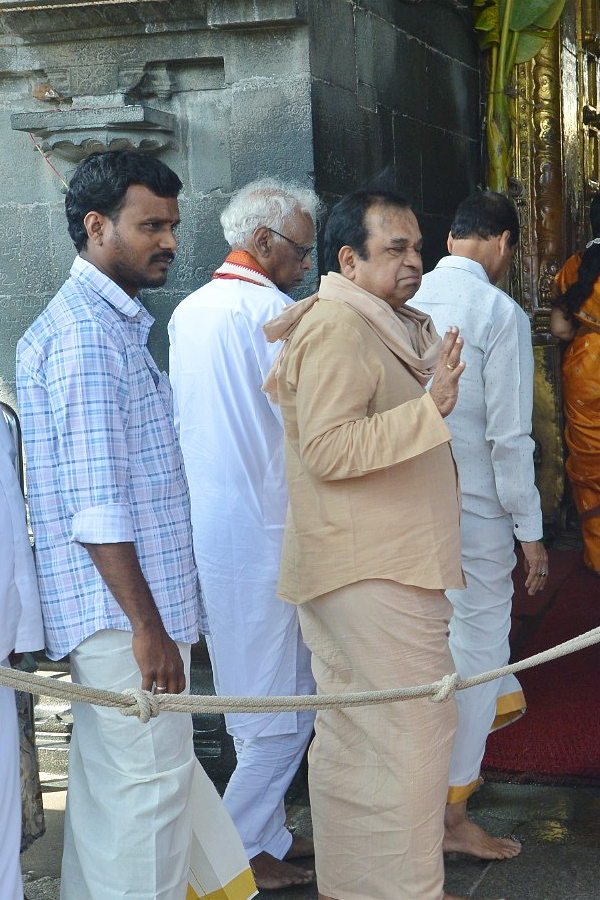 Brahmanandam,Suma And Singer Sunitha Visits Tirumala Photos - Sakshi7