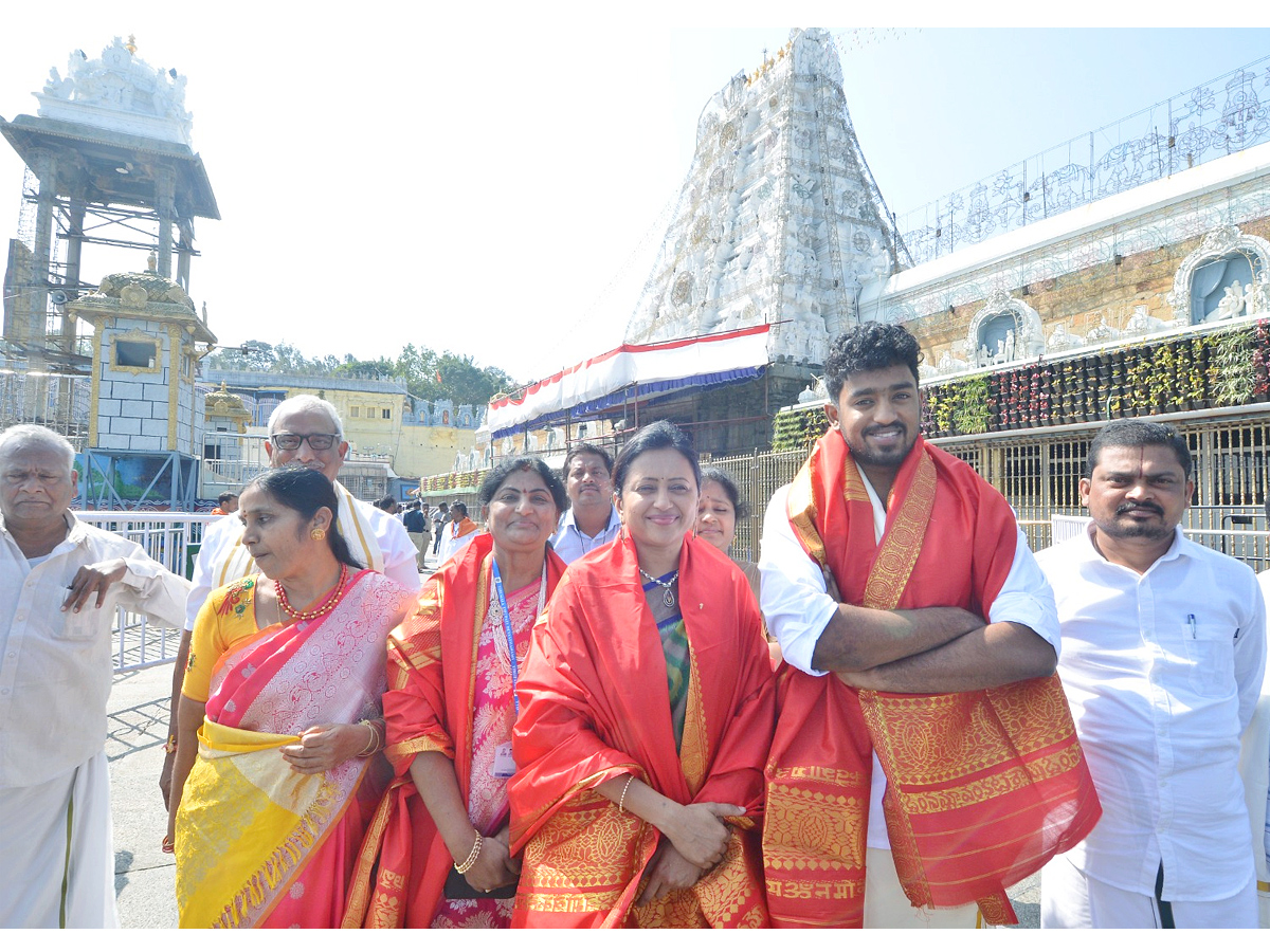 Brahmanandam,Suma And Singer Sunitha Visits Tirumala Photos - Sakshi8