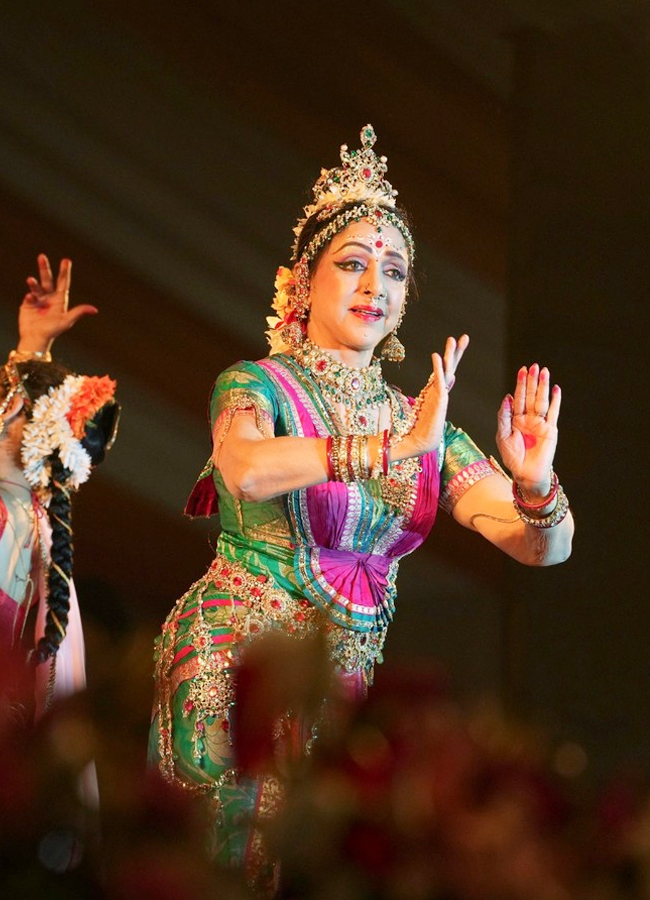 Hema Malini Mesmerized As Sita At Ayodhya - Sakshi1