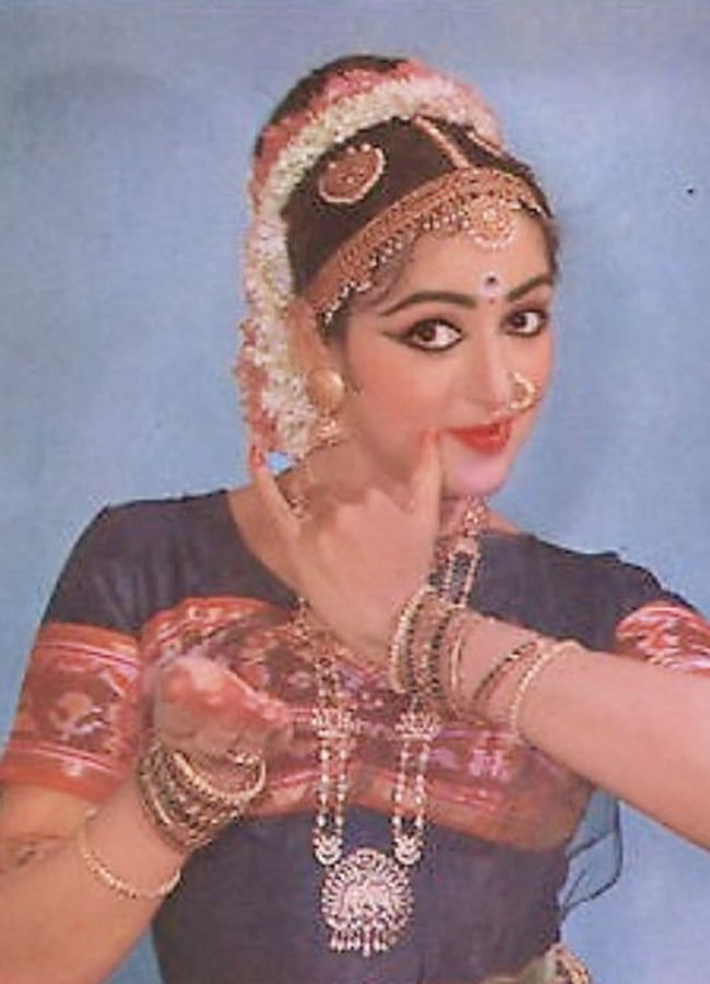 Hema Malini Mesmerized As Sita At Ayodhya - Sakshi13