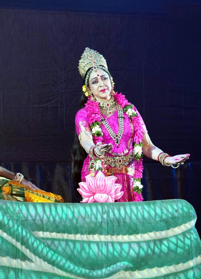 Hema Malini Mesmerized As Sita At Ayodhya - Sakshi3